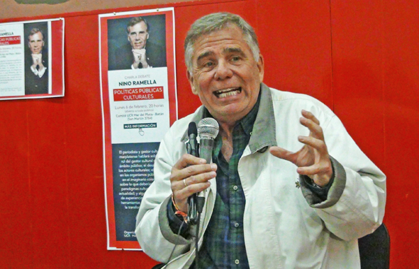 Nino Ramella en un momento de su charla en la UCR local