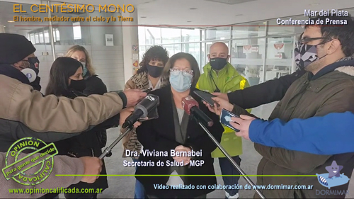 La Secretaria de Salud MGP, Viviana Bernabei durante la conferencia de Prensa.