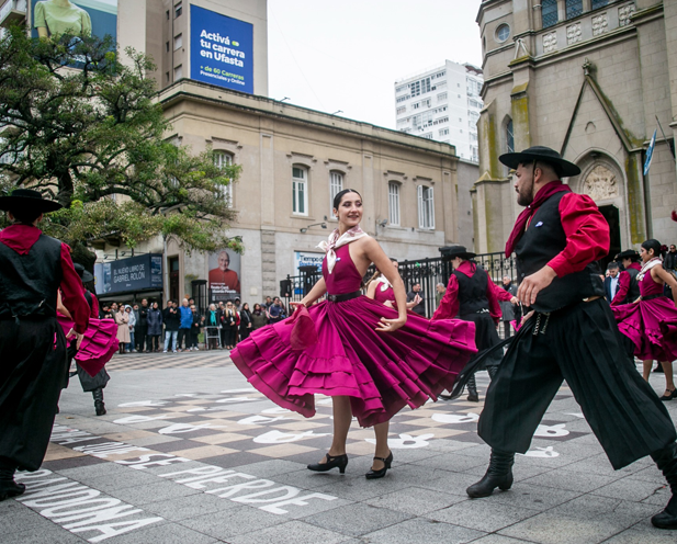 25 de Mayo 2026, folklore frente a la Catedral