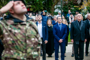 Un momento del acto oficial, el Intendente Agutín Neme, el Obispo de la Diócesis de Mar del Plata, Monseñor Ernesto Giobando, etc