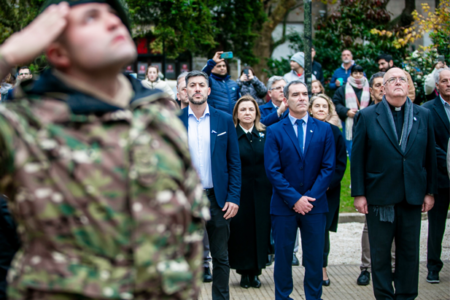 Un momento del acto oficial, el Intendente Agutín Neme, el Obispo de la Diócesis de Mar del Plata, Monseñor Ernesto Giobando, etc