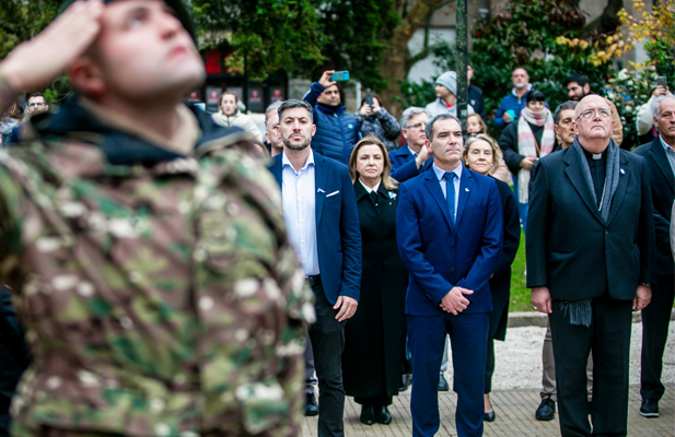 Un momento del acto oficial, el Intendente Agutín Neme, el Obispo de la Diócesis de Mar del Plata, Monseñor Ernesto Giobando, etc