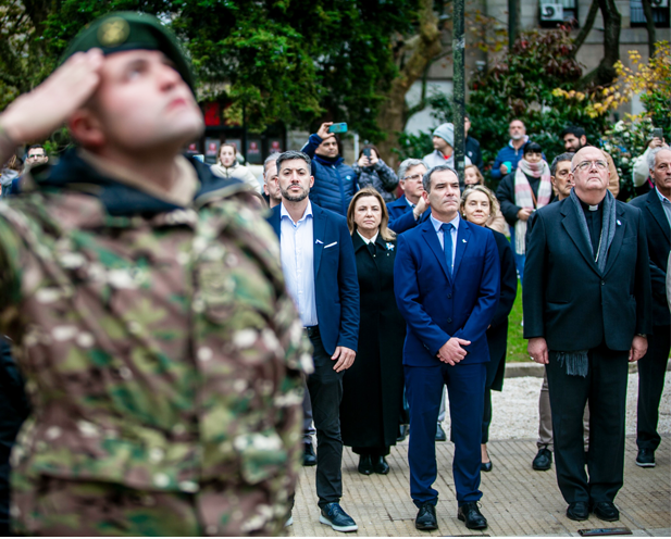 Un momento del acto oficial, el Intendente Agutín Neme, el Obispo de la Diócesis de Mar del Plata, Monseñor Ernesto Giobando, etc